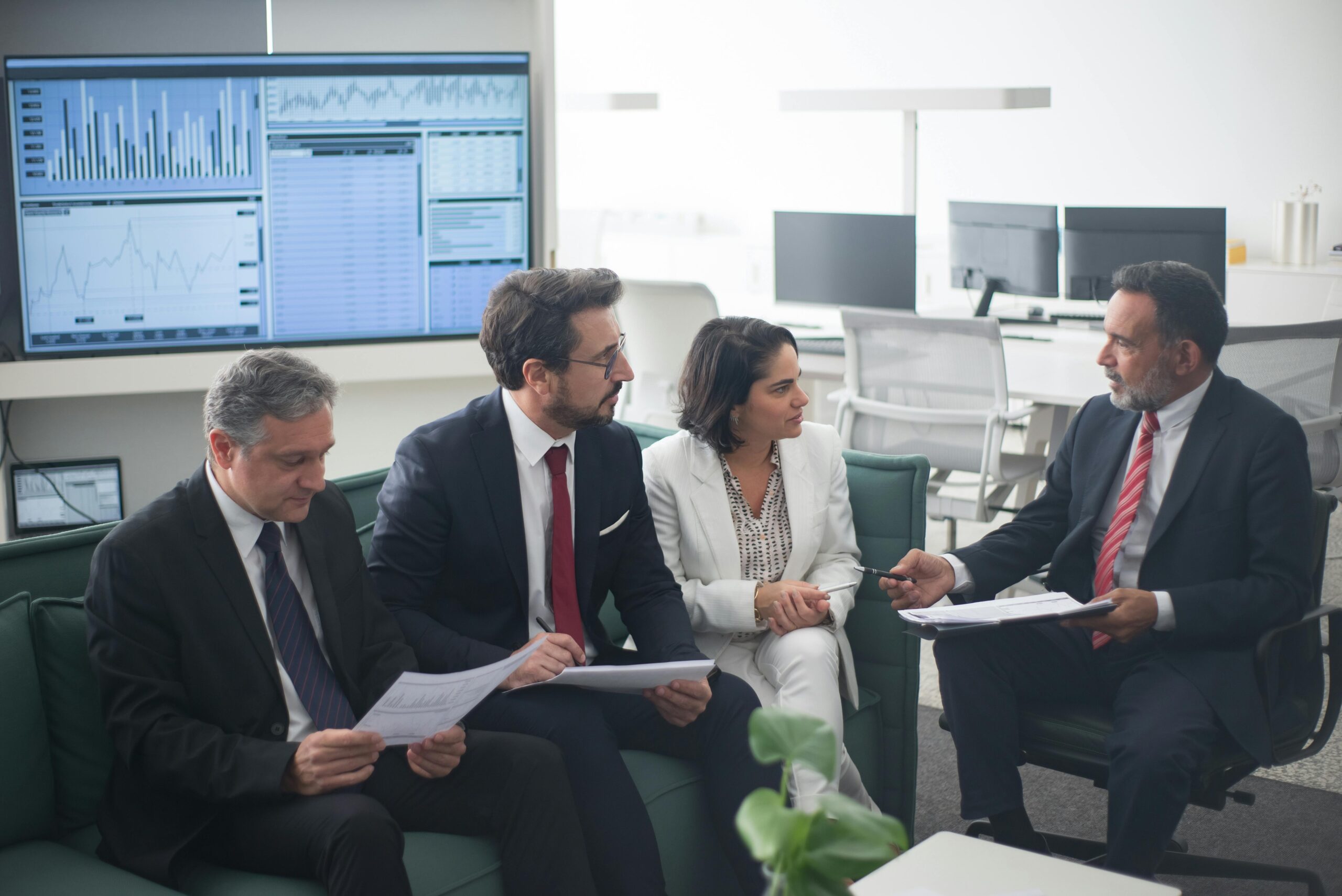 Can Robo-Advisors Beat Traditional Financial Advisors?